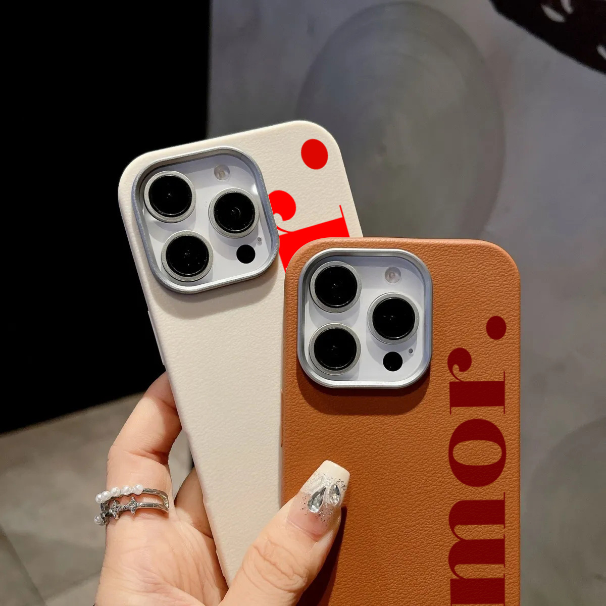 La lettera artistica rossa mod - Phone Accessories Red recensione e prezzo